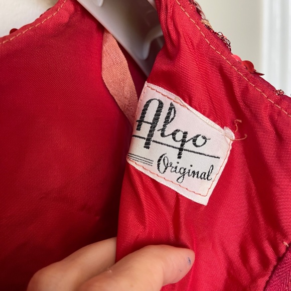 Sleeveless Red Sequinned Top - Picture 4 of 5